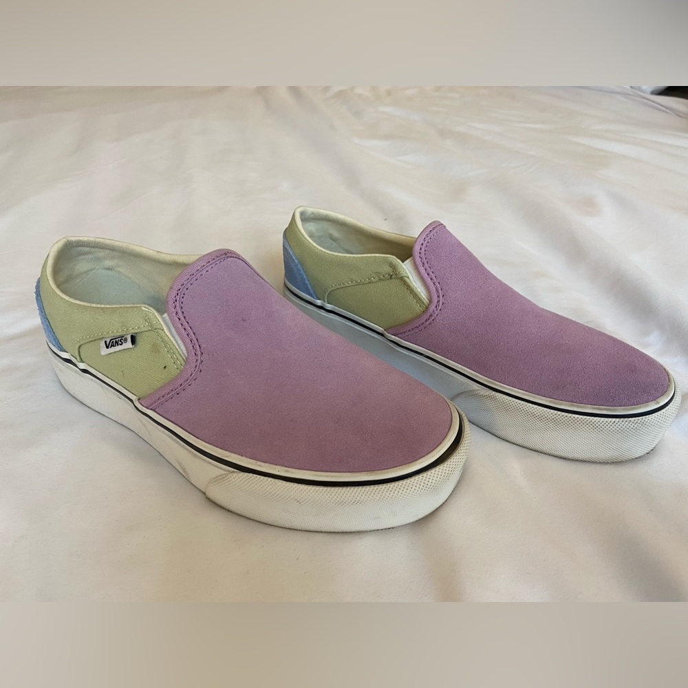 Vans Classic Slip-On Sneakers – Women’s Size 6